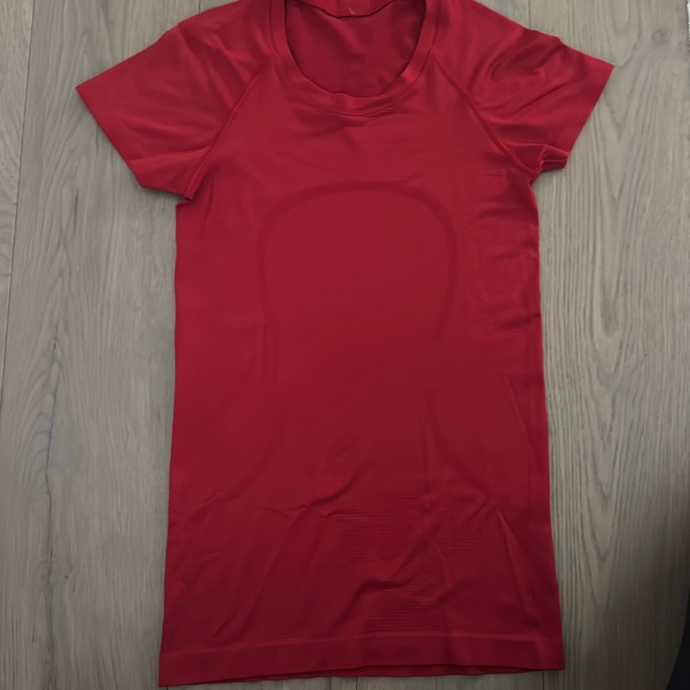 lululemon red swiftly tech short sleeve 2.0 size 4